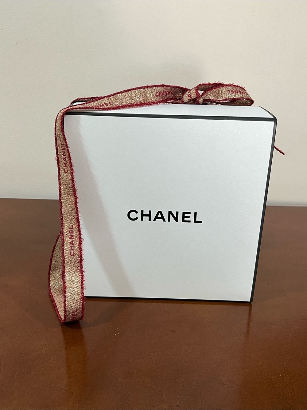 Chanel paper bag with Chanel box and ribbon - Picture 3 of 7
